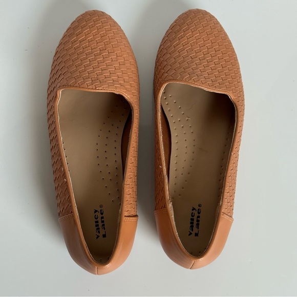 Valley Lane Tan Woven Flats Shoes Size  Size 8.5 W - Picture 11 of 11